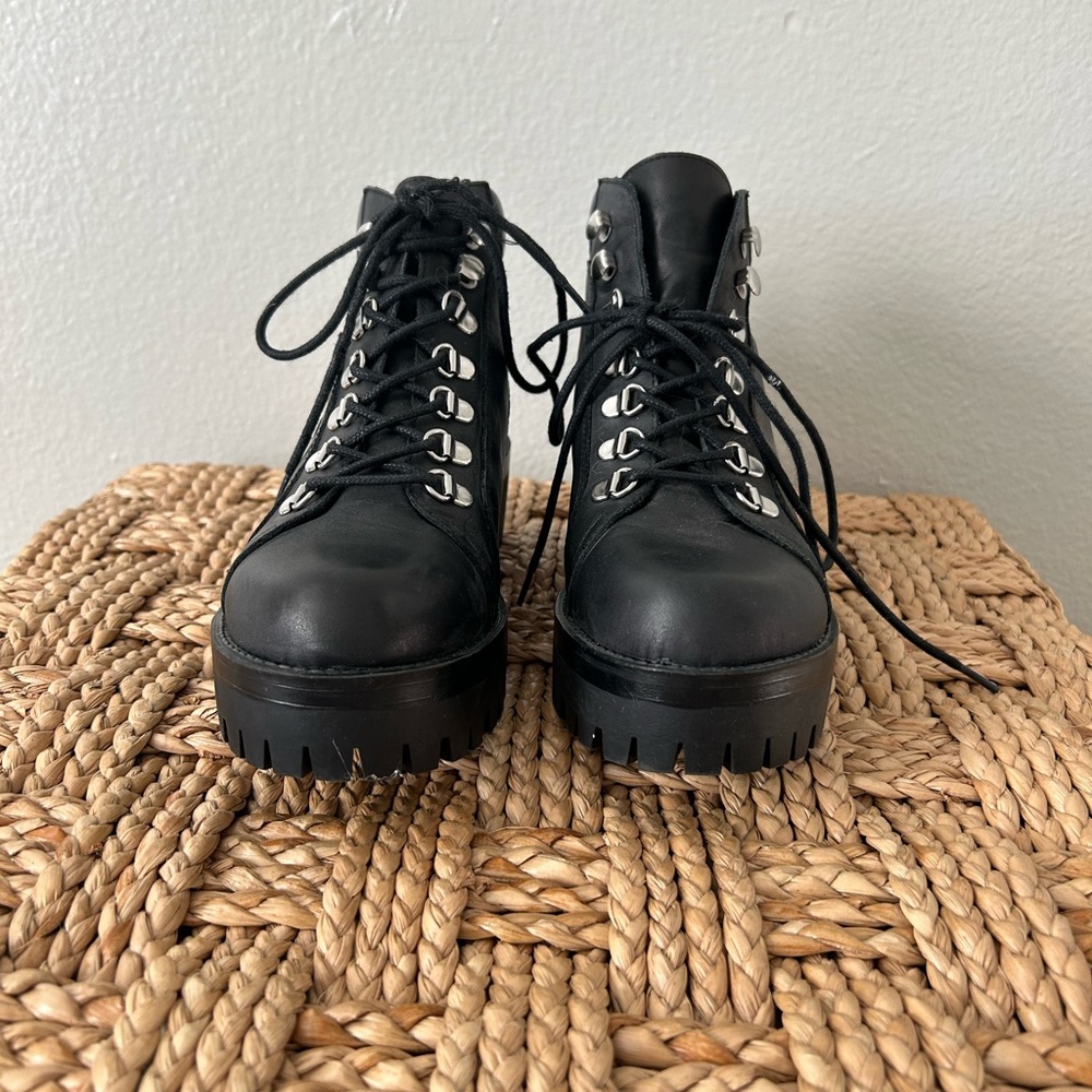 PRACTICALLY NEW Black Urban Outfitters Allie Hiker Boot